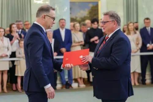 Prof. Tadeusz Morawiec odbiera akt nominacji profesorskiej od Prezydenta RP Andrzeja Dudy